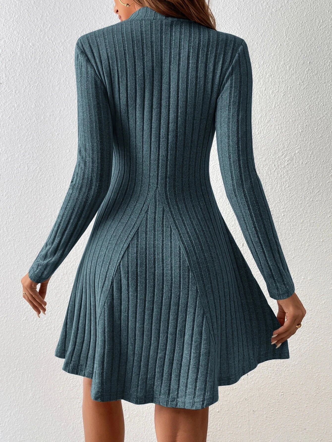 Elegantes Damenkleid mit Stehkragen – A-Linien-Schnitt & lange Ärmel